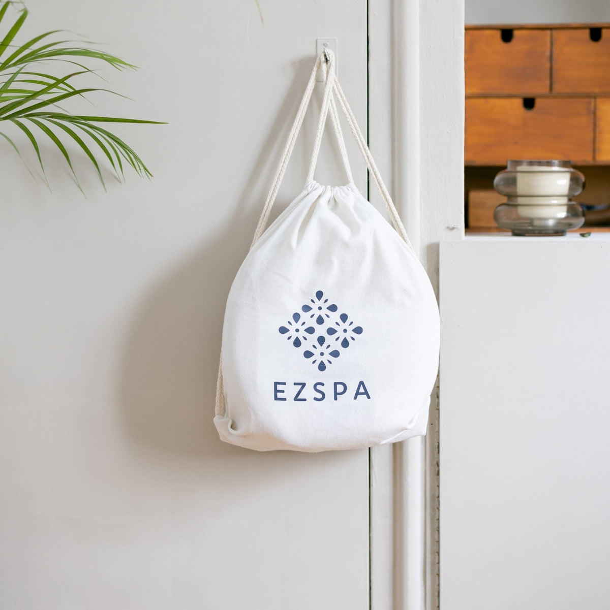 Ezspa Sengemassage Sæt sat op på en redt seng